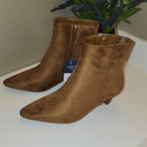 Universal Thread Women's Tan Suede Heeled Ankle Boots W/ Zipper NWT 6.5 - Picture 1 of 8